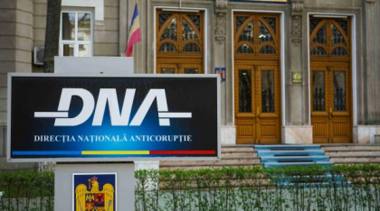 Doi neurochirurgi renumiți din București, puși sub control judiciar pentru corupție!