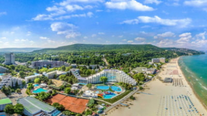 Turiști români care au pierdut vacanța și avansul: ”Mă deranjează că, la început, mă suna domnul insistent...”