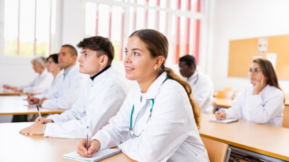 Universitatea de medicină din România care face înscrieri exclusiv online. În 2024, concurența a fost de 5 candidați pe loc