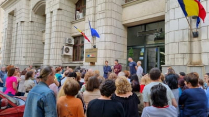 Bolojan i-a trimis pe bugetarii nemulțumiți să lucreze la patron. "Există o cerere din partea economiei private care nu are angajați."