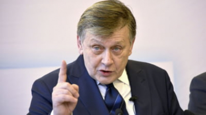 Crin Antonescu: „Probabil că voi vota, dar nu voi alege. Nu vom avea decât un fals președinte „protejatul” lui Georgescu sau non-entitatea Nicușor Dan”