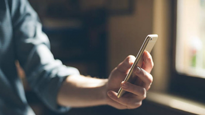 Eticheta energetică devine obligatorie pentru telefoane și tablete. Ce trebuie să știi înainte să-ți cumperi un smartphone