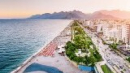 Turcia, lovită de o închidere masivă a hotelurilor. Mii de turiști rămân fără cazare în cel mai așteptat sezon turistic