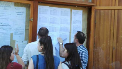 Aproape 10.000 de candidați susţin marți proba scrisă a examenului naţional pentru definitivare în învăţământ