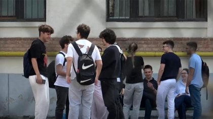 Cum a apărut îmbrăcată această tânără din Iași la Bacalaureat. Colegii au crezut că vine direct din club