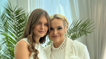 Artista care și-a lăsat fiica de 12 ani să aibă iubit: „E minunat el, e major deja”. Oamenii au criticat-o aspru: „Poliția nu face nimic?” Video