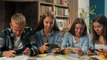 Elevii din București își aleg liceul ținând cont de ce spun influencerii – studiu CMBRAE