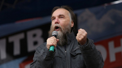 Ideologul lui Putin consideră că rezultatul lui George Simion este o „victorie pentru Călin Georgescu”. „O șansă pentru noi”