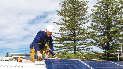 Şantierul verde şi proiectele de peste graniţe se văd în afacerile antreprenorilor din energie. Pentru unii dintre ei, 2024 a fost un an de vis. Ce urmează?