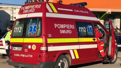 Un bărbat a fost rănit după ce a căzut cu parapanta. La fața locului a intervenit un echipaj SMURD