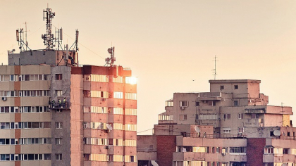 ZF Index Imobiliar aprilie 2025. Zece din treisprezece zone din Bucureşti au preţuri de peste 100.000 de euro la apartamentele vechi cu trei camere. În zona Unirii-Victoriei, preţul cerut trece de 220.000 de euro