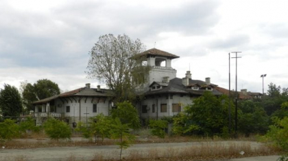 Povestea castelului Reginei Maria de la Mamaia. Transformat în cazino pentru ofițerii de aviație a devenit ținta unor teroriști care au încercat să plaseze o bombă în palat 