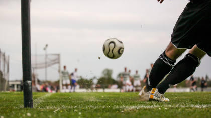 Campion al României la fotbal, în comă după un AVC. Fostul fundaș al Universității Craiova, internat de urgență