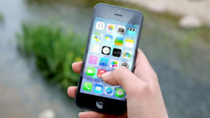 Cum și-au învins oamenii dependența de telefon cu o schimbare simplă în setări: "E singurul lucru care m-a ajutat"