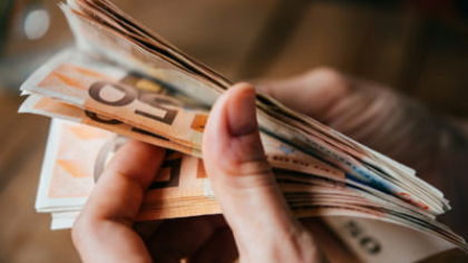 Economia în picaj a remitențelor din diaspora. Cât de mult a scăzut capacitatea românilor de a trimite aproape tot salariul lunar in țară