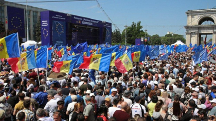Poate ar fi momentul să începem discuţiile despre o confederaţie România-Republica Moldova
