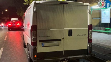 Șofer român găsit dormind cu piciorul pe frână și motorul pornit și „scos cu grijă” din dubă de polițiștii germani