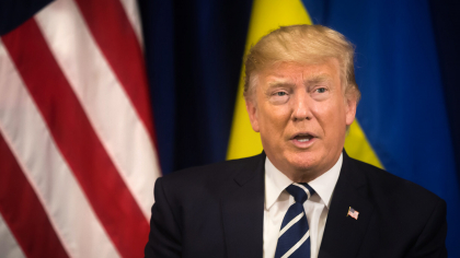 Economia SUA scade, Trump dă vina pe Biden. Bitcoin rezistă cu pierderi minime