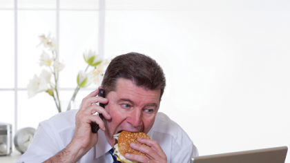 Digestia sub presiune: Ce impact are ritmul de la birou asupra sănătăţii digestive