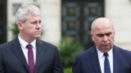 România trece pe guvernarea de avarie: ”Rămânem să ne facem datoria, nu fugim de nicăieri”. Calcule complicate pentru putere