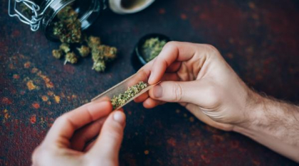 Consumul de marijuana crește dramatic riscul de infarct și AVC: „Când arzi orice, se creează compuși toxici, cancerigeni”