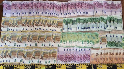 Cum funcționa rețeaua actelor false românești de la Suceava. Zeci de mii de euro s-au găsit în casele celor implicați