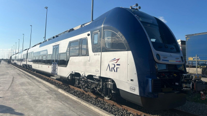 Primul tren electric PESA, prezentat oficial la Oradea. Atinge o viteză de 160 km/h