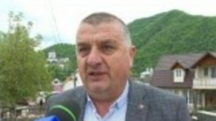 Localitatea din România în care oamenii vor primi câte două buletine de vot duminică. Care este motivul