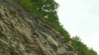 Senzori de impact vor fi instalați în zona barajului Siriu, unde au loc frecvent căderi de stânci