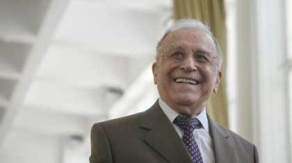 Ion Iliescu rămâne internat la Terapie Intensivă. Medicii: Starea generală se menţine stabilă, cu tendinţă de uşoară ameliorare