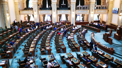 Reguli noi în România. Demnitarii și personalul din cabinetele acestora pot primi amenzi de până la 10.000 de lei. Ce vor avea interzis să facă