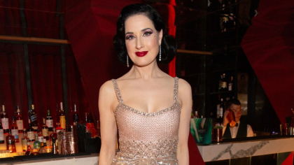 Dita Von Teese, strălucitoare pe covorul roșu! Arată senzațional la 52 de ani