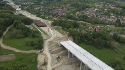 Lucrările pe lotul Tigveni–Curtea de Argeș au ajuns la aproape 74%. Pistol: Cea mai dificilă structură din şantier este tunelul Momaia