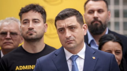 AUR are în programul electoral o promisiune și mai gogonată decât "strategia de marketing" a lui George Simion: "Case la 1 leu pentru românii din diaspora"