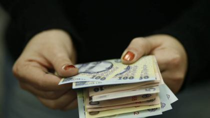 Cea mai mare bancă din Statele Unite pariază împotriva leului. JPMorgan anticipează două posibile scenarii: o depreciere de 3-5% sau o depreciere de 15-20%