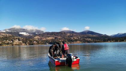 Un adolescent s-a înecat în Lacul Colibița. A fost găsit de scafandri după trei ore