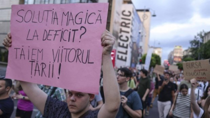 Studenții au protestat din nou în București după anunțul că bursele vor fi tăiate de guvernul Bolojan: „Nu din burse faceți averi”