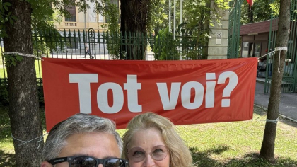 „Tot voi?”. Banner afișat la sediul PSD. Peste 13.000 de membri ar fi nemulțumiți de conducere, susține un protestatar