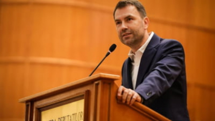 Drulă îi cere lui Bolojan să reziste presiunilor din coaliție și să nu demisioneze. "Eu îl încurajez să le dea cu sec"