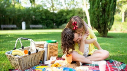 Care sunt beneficiile mâncatului în aer liber