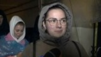 Cum a răspuns o studentă la întrebarea de ce vine o tânără la Sfânta Parascheva. La raclă au ajuns pelerini de pretutindeni