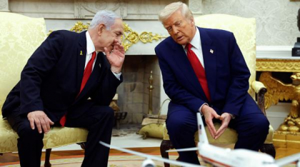 Imaginea cu Benjamin Netanyahu care a mers azi la Zidul Plângerii şi s-a rugat pentru Donald Trump