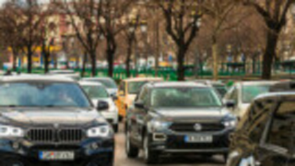 Noi interdicții pentru șoferii începători. Ar putea rămâne fără permis dacă sunt prinși la volanul unor mașini puternice