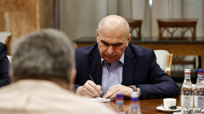 Lunga vară fierbinte a guvernului Bolojan. Dincolo de ce ni se cere acum, așteptăm să ni se livreze un stat în sfârșit reformat 