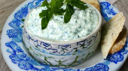 Sfaturi în bucătărie. Cum prepari tzatziki simplu și rapid