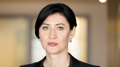 EY România: Piaţa românească M&amp;A a urcat la peste 4 mld. dolari  în S1 2025, marcând o creştere de 45%. Ponderea tranzacţiilor domestice s-a menţinut la 42%