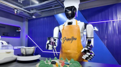A apărut primul robot umanoid care face mâncarea, toarnă vinul și folosește perfect bețișoarele chinezești. Cum arată „bucătarul” cu AI