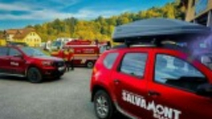 Intervenţie de urgenţă a salvatorilor montani pe un traseu din Bucegi, în cazul unei tinere accidentate la un picior
