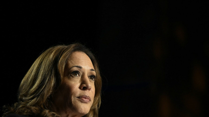 Kamala Harris îl atacă pe Elon Musk și avertizează lumea să „își amintească de anii 1930”