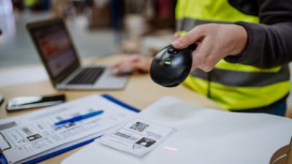 Ce este un Warehouse Management System (WMS) și cum poate transforma gestionarea stocurilor?